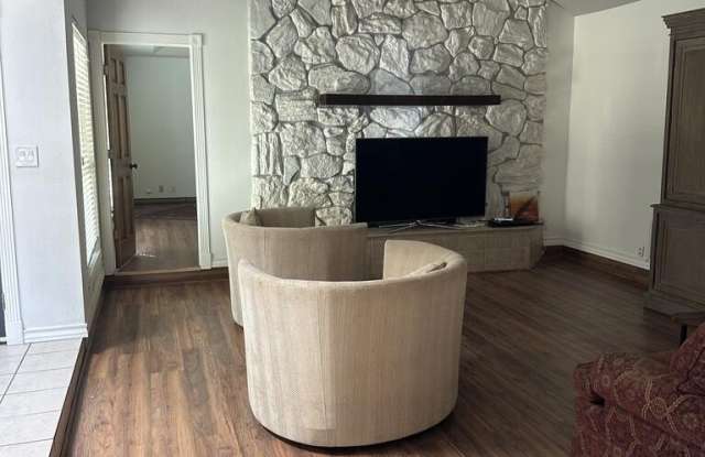 4905 Melville Dr Gallery 3