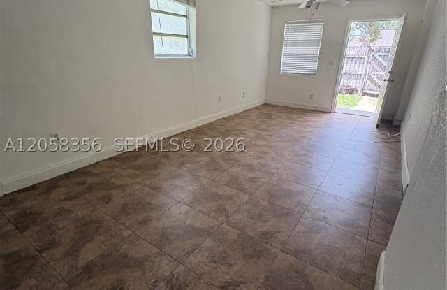 410 Pinecrest Dr Gallery 2