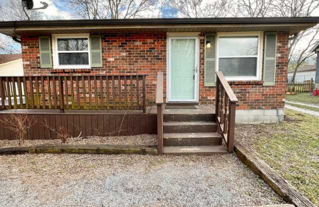 Available May 15! 2 bed 1 bath Duplex in Madison photos photos