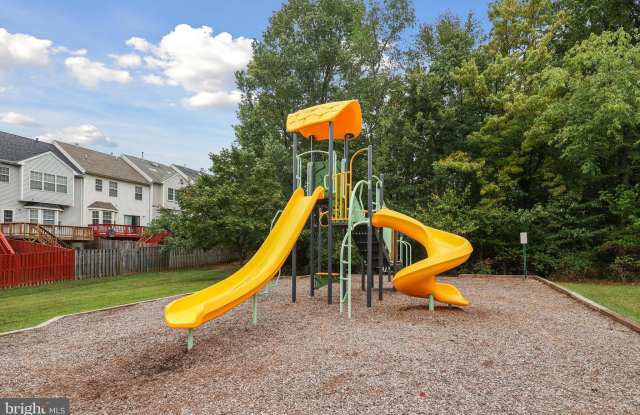 17346 WEXFORD Loop - 17346 Wexford Loop, Cherry Hill, VA 22026