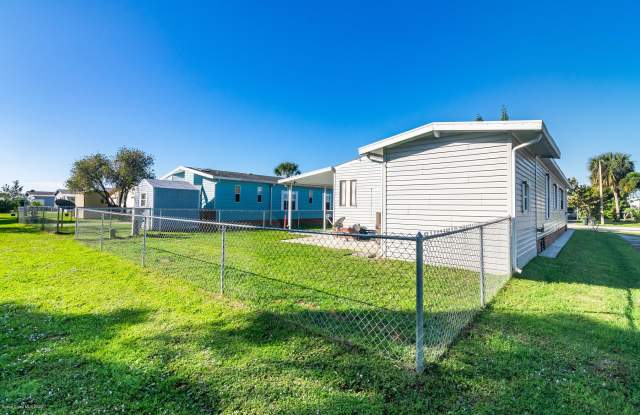 1943 Seagrape Street Gallery 3