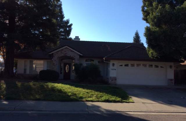 4 bedroom 2 bath house in Yuba CIty - 1376 Portofino Drive, Yuba City, CA 95993