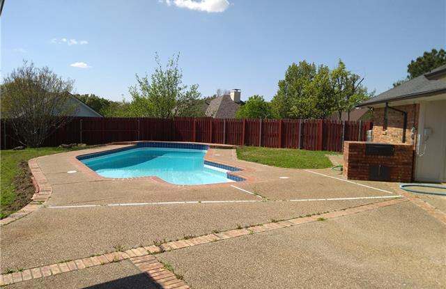 4941 Longwood Court Gallery 2