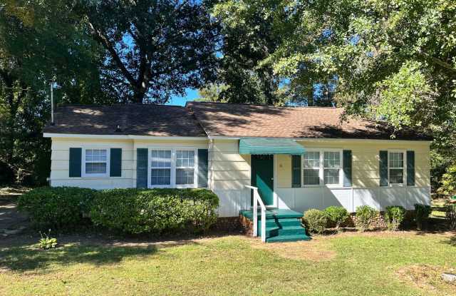Wow! 3 bedroom, 1 bathroom property near Downtown Newnan! Must see! Gallery 1