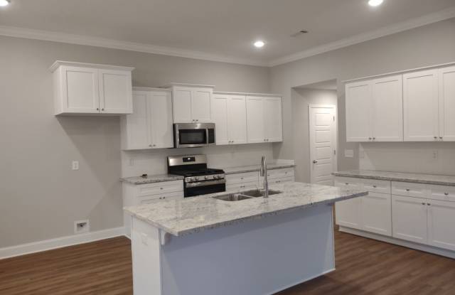 JUST REDUCED!! PLUS..***Move in Special..1/2 off 1st mo. rent if moved in by the end of the month*** - 620 Westfield Drive, Pearl, MS 39208