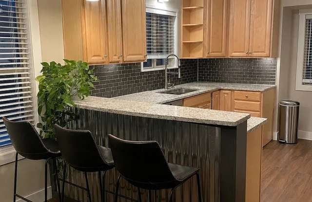 Rare 2,500 sq ft End-Unit Townhome in Central Boulder with a Spacious & Flexible Layout Gallery 1