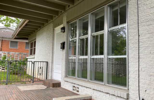 AVAILABLE NOW 2 BEDROOM 1 BATH DUPLEX IN RIDGLEA AREA - 6483 Waverly Way, Fort Worth, TX 76116