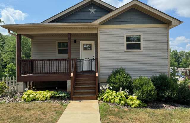 Weaverville - Modern, Three Bedroom, Fenced Yard photos photos