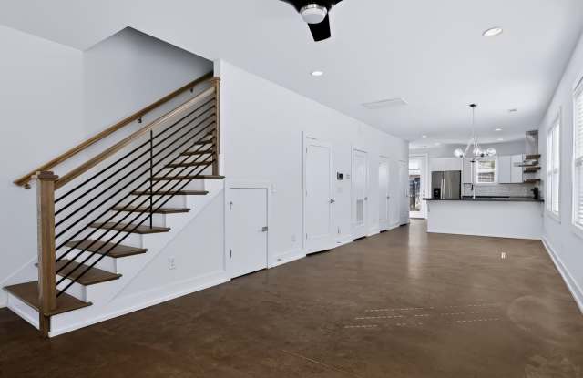 Stunning 3BD/2.5BA home in Nashville's Buena Vista Heights! Fenced-in backyard! Gallery 4