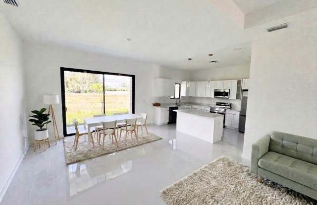 4210 Northwest 24th Terraceclientes@realtymiamigroup.com photos photos