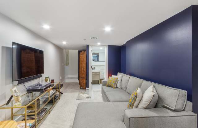 573 Gates Avenue Gallery 2