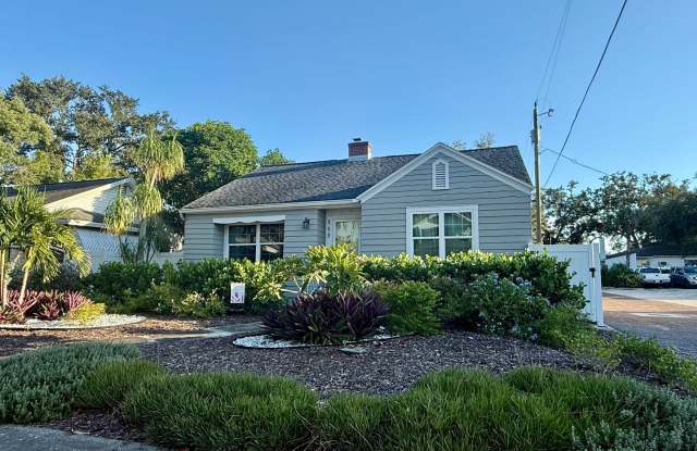 CHARM, CHARACTER & LOCATION — TWO FIREPLACES, BEAUTIFUL HARDWOOD FLOORS & EXPANSIVE OUTDOOR LIVING NEAR CRESCENT LAKE! Gallery 3