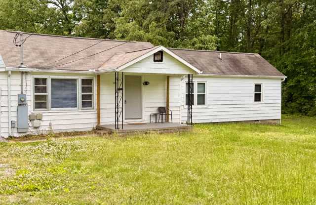 Knoxville 37914 - 3 bedroom, 2 bath home - Contact Tara Hayes (865) 242-8010 Gallery 3