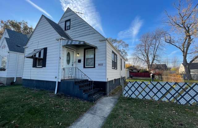 3BD/2BA Single Family Home For Rent - 6622 Parrish Avenue, Hammond, IN 46323