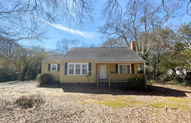CHARMING COTTAGE IN NORMALTOWN AVAILABLE AUGUST 2025! photos photos