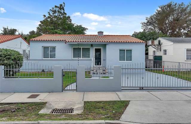 2246 SW 3rd St photos photos