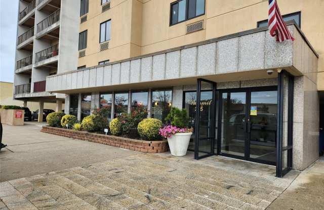 235 W Park Avenue - 235 West Park Avenue, Long Beach, NY 11561