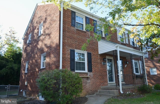 206 S COURTHOUSE ROAD - 206 S Courthouse Rd, Arlington, VA 22204