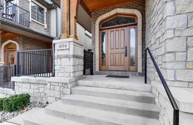 {4514} Stunning Luxury Townhome North of the Plaza + Fully Furnished + Garage Parking! - 4514 Summit Street, Kansas City, MO 64111