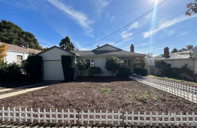 $1,000 MOVE IN SPECIAL!!! 2 Bedroom/1 Bath Available With Bonus Rooms in Oakland, CA. Near Lake Chabot!!!! - 130 Marlow Drive, Oakland, CA 94605