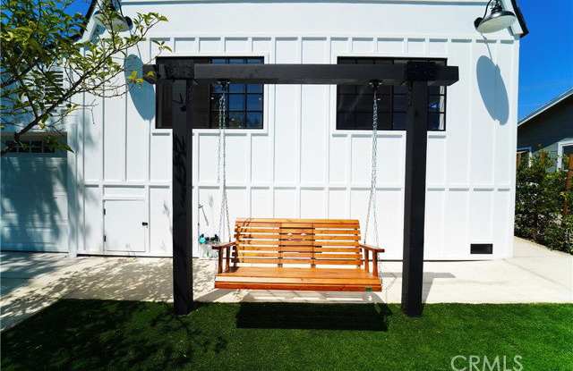 2615 Manhattan Avenue photos photos