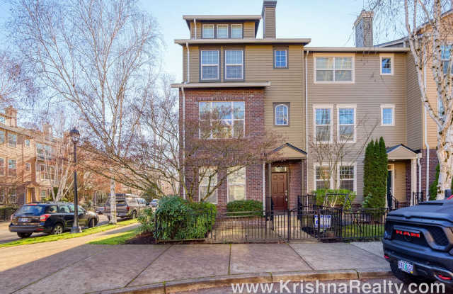 **Beautiful Corner Lot 3BD | 3BA Townhome in Orenco Gardens Quiet Neighborhood | Bed  Full Bath Located on First Level! ** photos photos