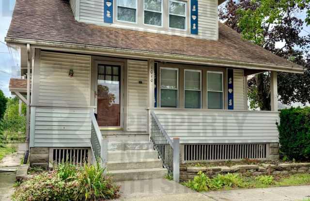 3Bed/1.5Bath Near Downtown LaPorte Gallery 1