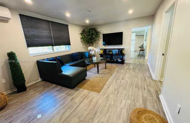 2205 Roosevelt St photos photos