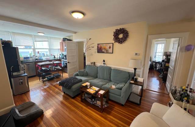 HUGE FOUR BED IN SOMERVILLE!!!!!!!! photos photos HUGE FOUR BED IN SOMERVILLE!!!!!!!! photos photos