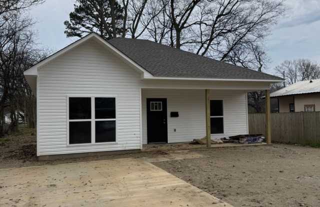 Brand New 2 Bed / 2 Bath In Trumann Available Now! - 624 Edgerton Avenue, Trumann, AR 72472