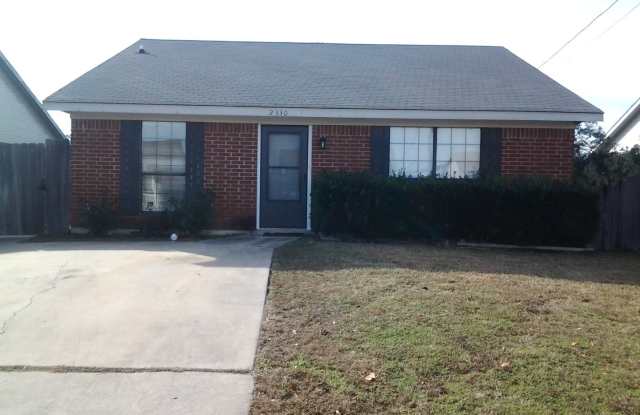 2330 SE 40th St - 2330 40th Street Southeast, Paris, TX 75460