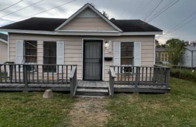 1821 Liberty Ave - 1821 Liberty Avenue, Port Arthur, TX 77640