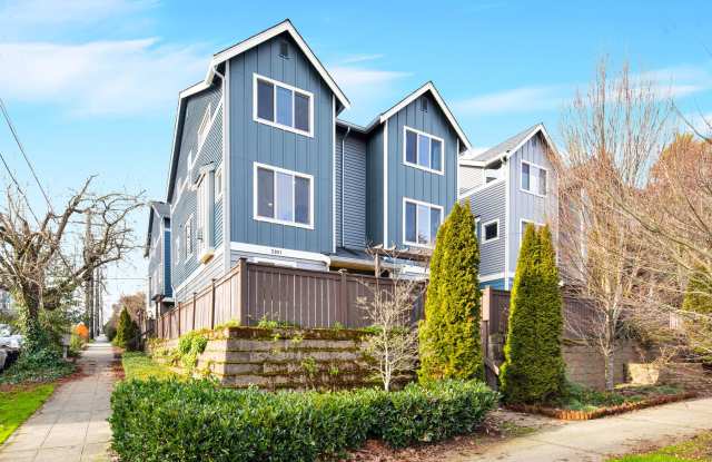 3 Bedroom End Unit Townhome in Wallingford Gallery 1