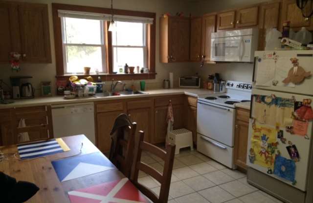 2 bedroom, 1 bath Second Floor Apartment in Lemont photos photos