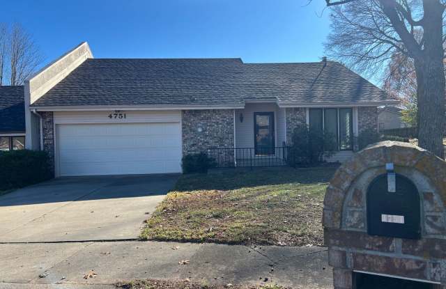 Soaring Ceilings in Lakewood Village Duplex photos photos