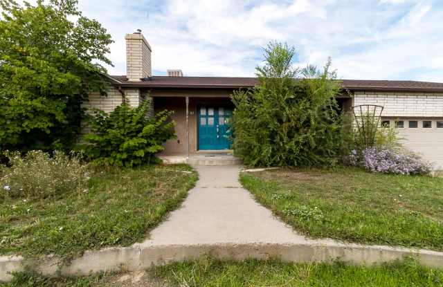 Fully Furnished 3-Bedroom Home | Month-to-Month Rental! Gallery 1