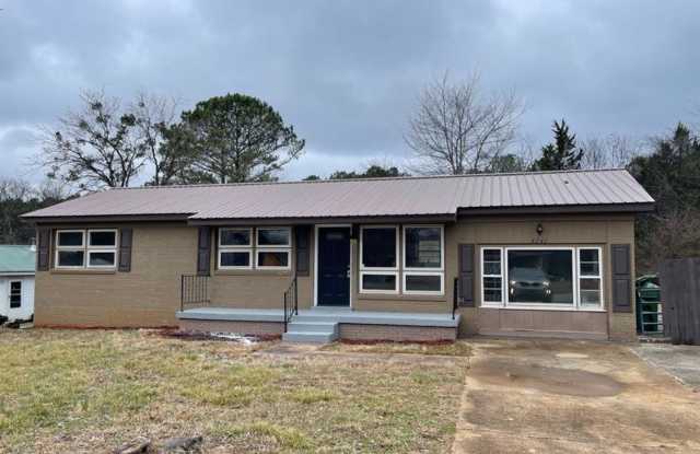 Move in ready 4-bedroom 2-bathroom home! MOVE IN SPECIAL! photos photos