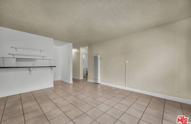 1087 W 39th St - 1087 West 39th Street, Los Angeles, CA 90037 1087 W 39th St - 1087 West 39th Street, Los Angeles, CA 90037