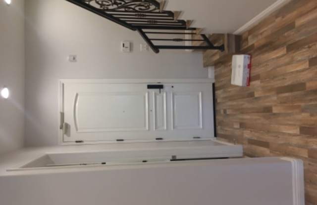 6328 Hazeltine Ave 7 Gallery 4