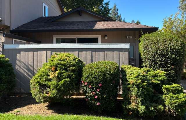2 bedroom 1 bath Condo available now! Gallery 1