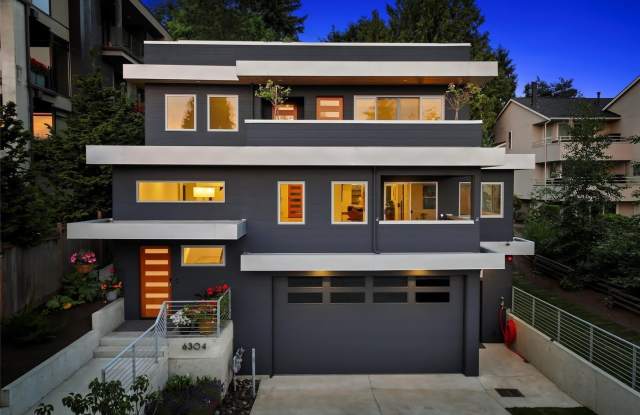 4Bd/4.25Ba Kirkland Home Gallery 1
