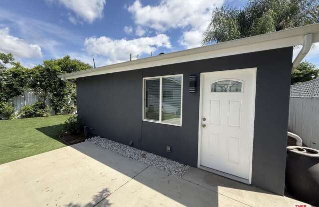 7512 Jamieson Ave photos photos