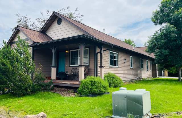 Centrally Located - 3 Bed - 2 Bath - Fenced Yard photos photos