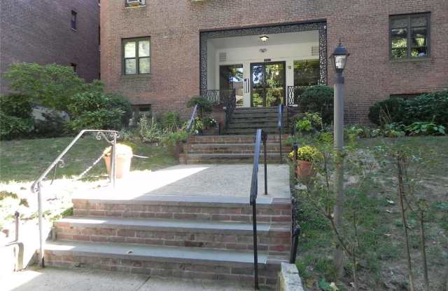 12 Welwyn Road - 12 Welwyn Road, Great Neck Plaza, NY 11021