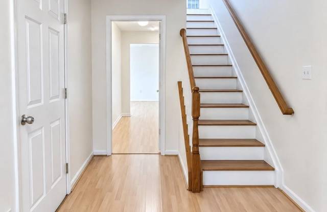 3335 HOLLOW Court Gallery 2