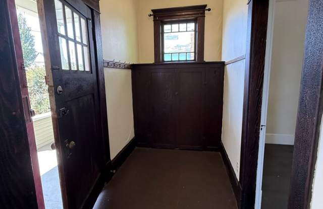 2 Bedroom, 1 Bathroom Cottage in the heart of Bellingham! photos photos