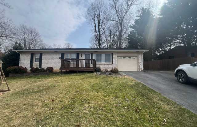 Spacious 3BR Home with 1-Car Garage  Private Backyard in Johnson City photos photos