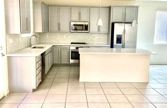 HENDERSON PROPERTY IN CADENCE WITH HARDWOOD FLOORS AND UPGRADES Gallery 4