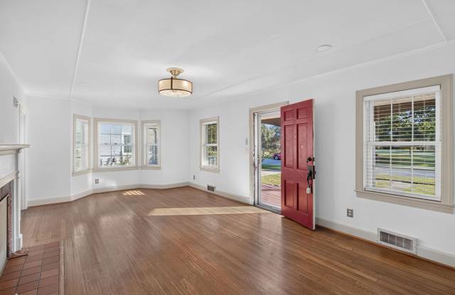 Charming Wythe! Gallery 3