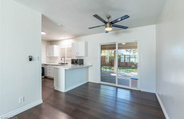 5253 S Lakewood Court Gallery 4